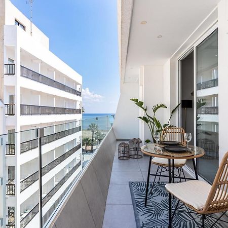 Beach Daze 1-Br Apt By Finikoudes Beach Ларнака Екстериор снимка