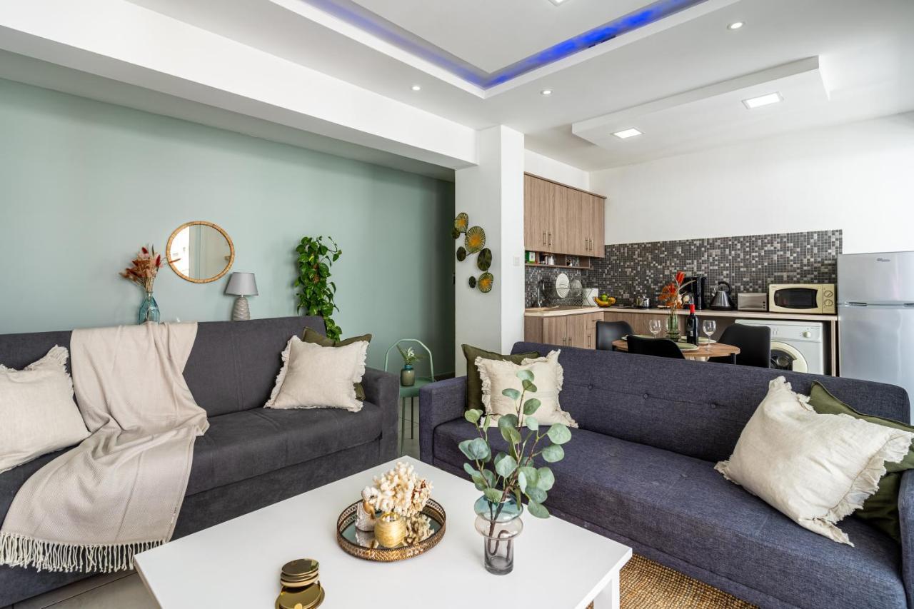 Beach Daze 1-Br Apt By Finikoudes Beach Ларнака Екстериор снимка